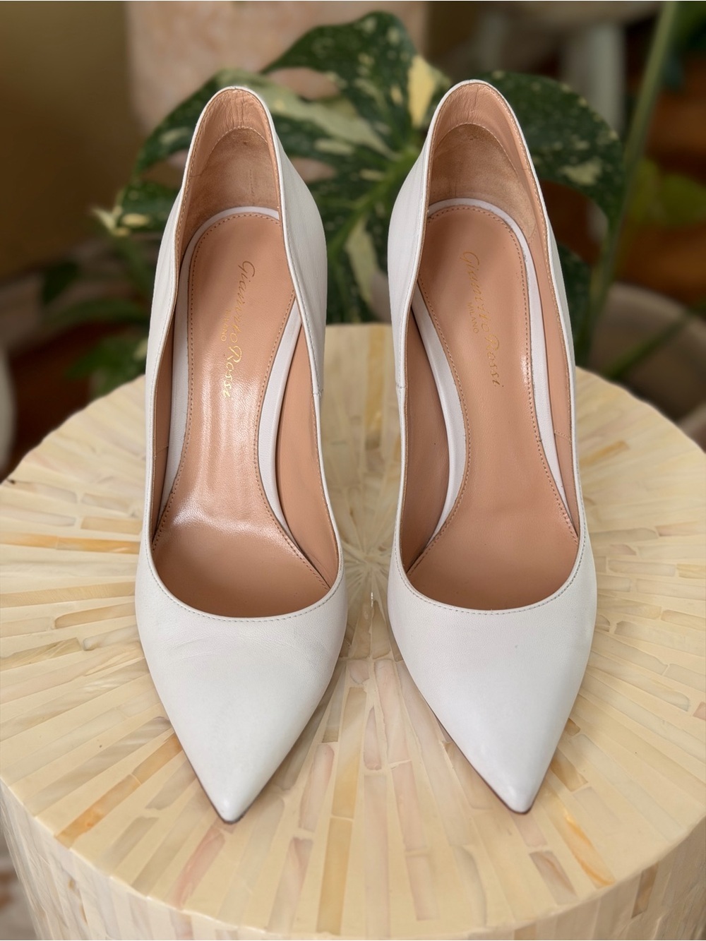 ** EXCELLENT CONDITION ** Gianvito Rossi White Pointed-Toe Heels 37.5 / 7.5